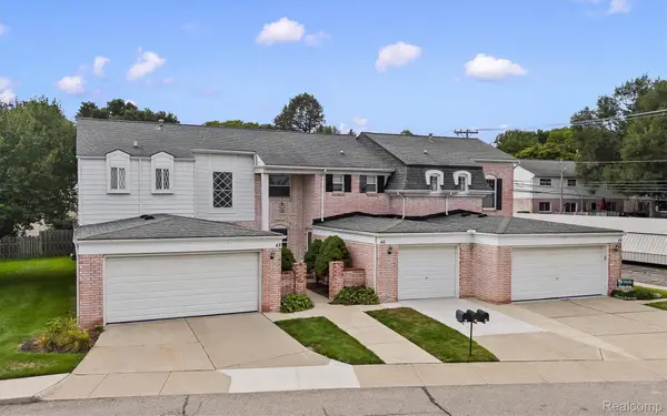 46 Stratford Lane, RochesterHills, MI 48309
