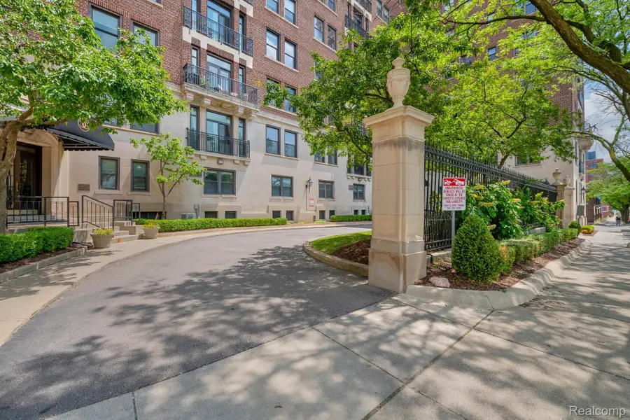 2900 Jefferson #A602, Detroit, MI 48207 - #2