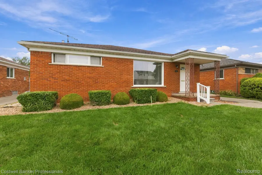 23131 Playview Street, Saint Clair Shores, MI 48082 - #2
