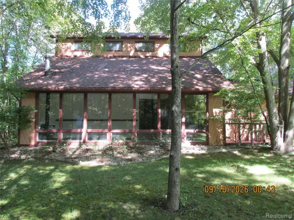 8505 Lindsey Road, Casco, MI 48064