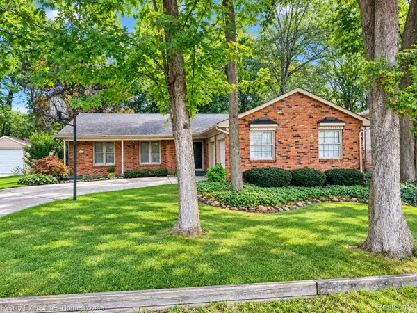 27161 Ponchartrain Street, HarrisonTownship, MI 48045