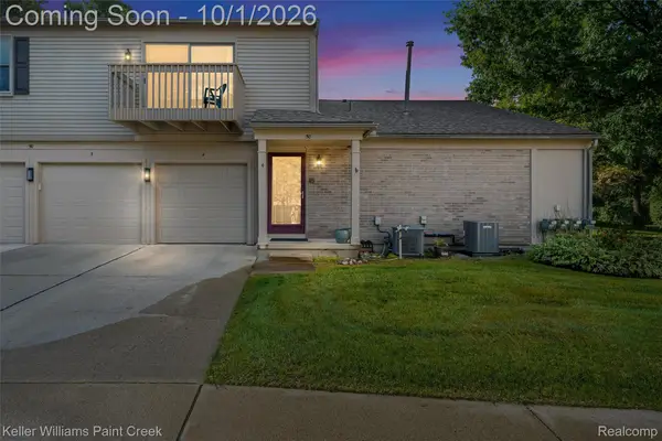 50 Pine Tree Ridge Drive #4, Waterford, MI 48327