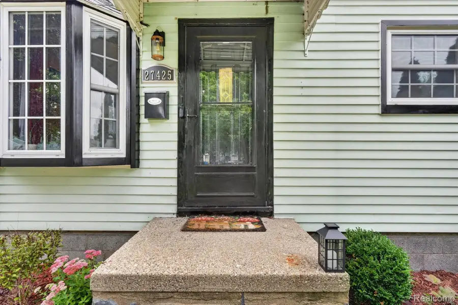 27425 Osmun Street, Madison Heights, MI 48071 - #3