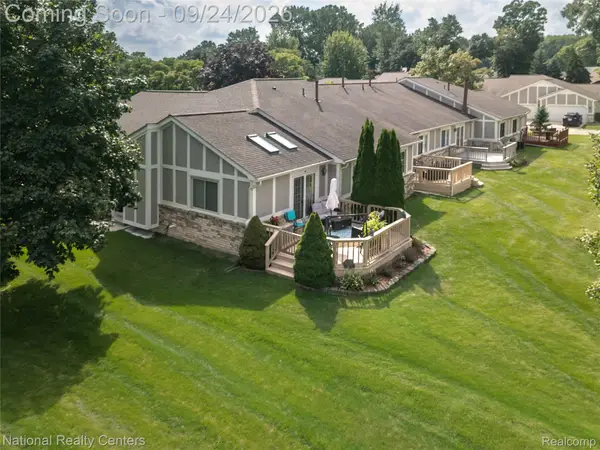 42186 Blossom Lane #40, ClintonTwp, MI 48038
