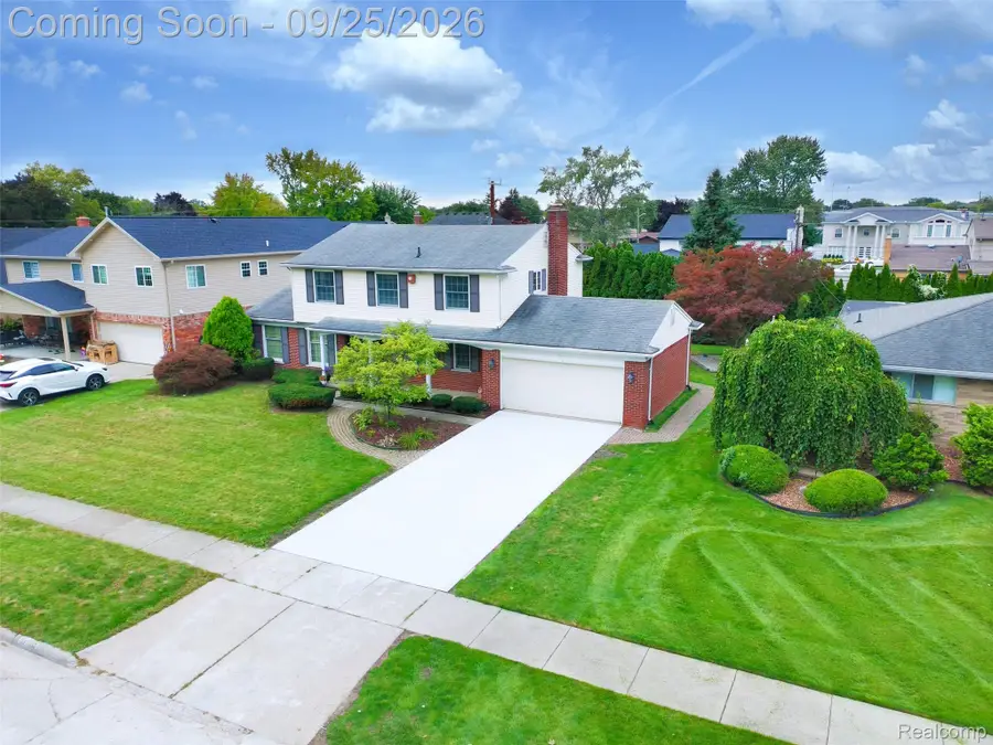 1615 N Evangeline Street, Dearborn Heights, MI 48127 - #3