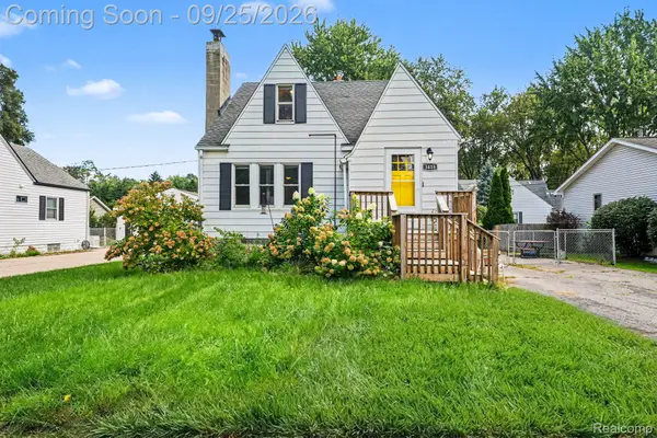 3418 Seebaldt Avenue, Waterford, MI 48329