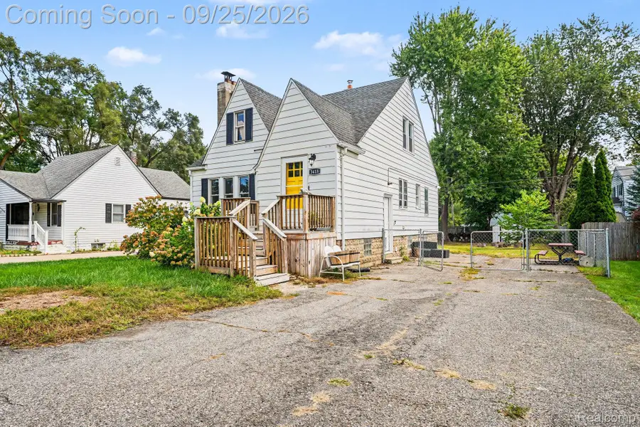 3418 Seebaldt Avenue, Waterford, MI 48329 - #2