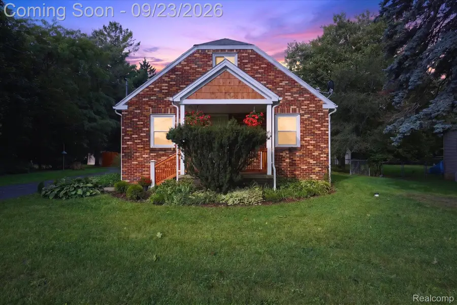 2311 N Genesee Road, Burton, MI 48509 - #2