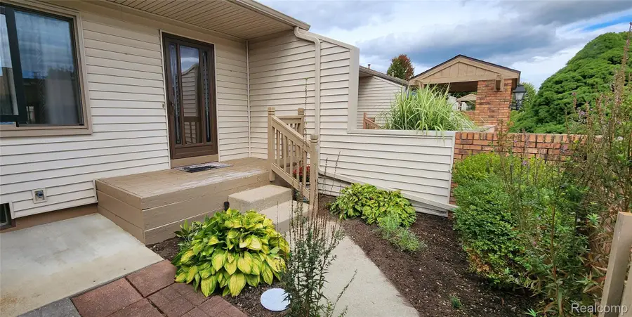 62072 Yorktown - Unit 4, South Lyon, MI 48178 - #2