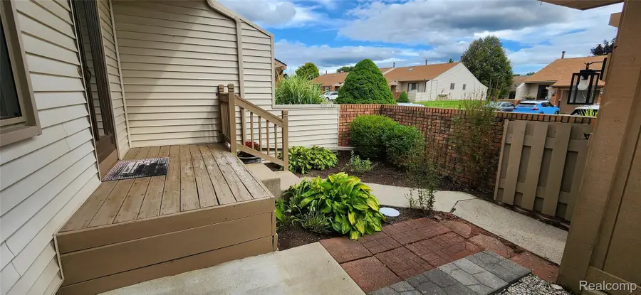 62072 Yorktown - Unit 4, South Lyon, MI 48178 - #3