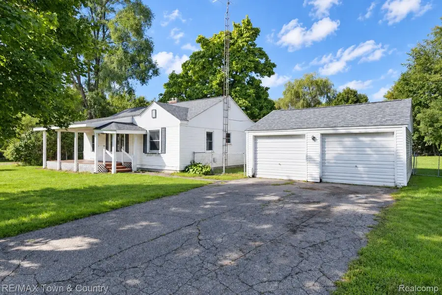 300 S Elms Road, Flushing, MI 48433 - #3
