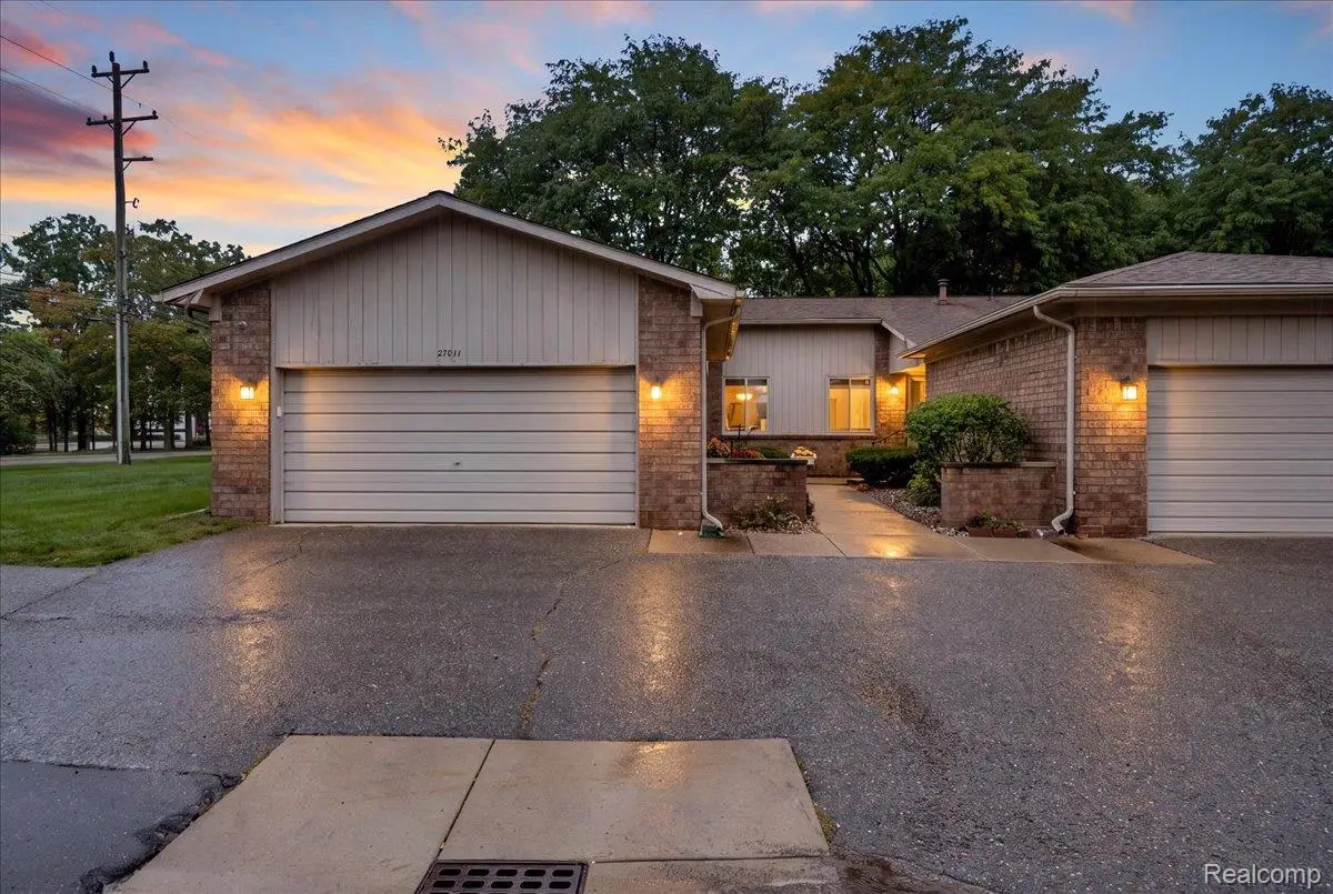 27011 Lincolnshire Drive, Southfield, MI 48034 - #1