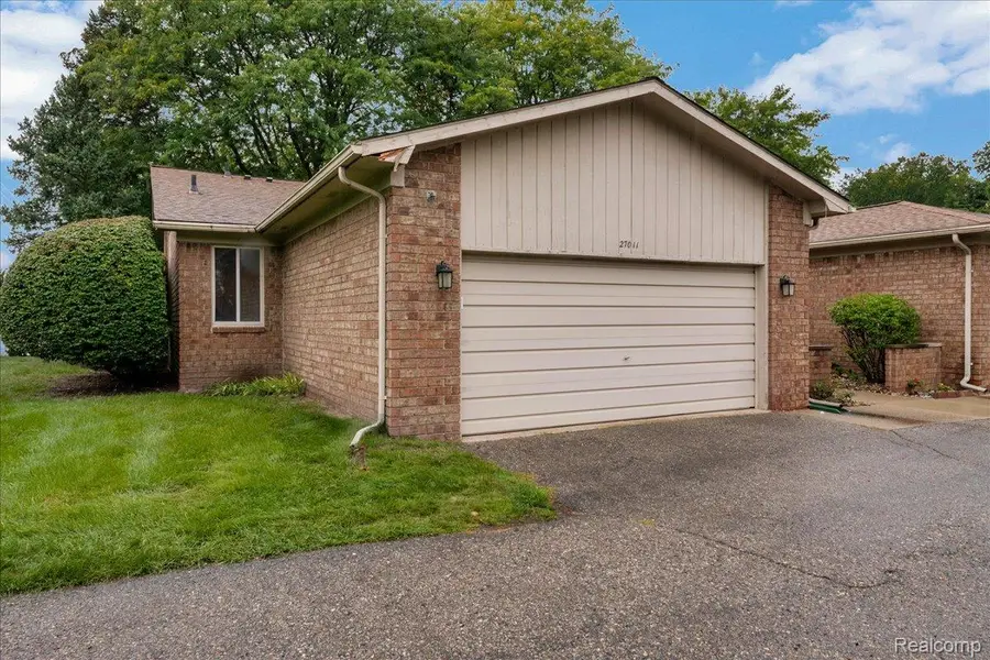 27011 Lincolnshire Drive, Southfield, MI 48034 - #3