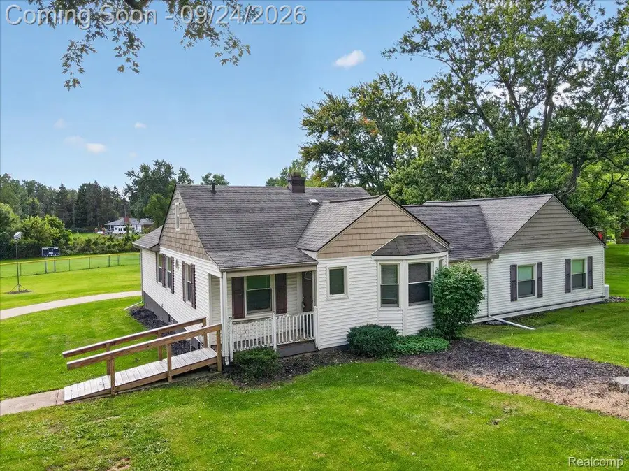 401 Lehigh Road, Rochester Hills, MI 48307 - #2