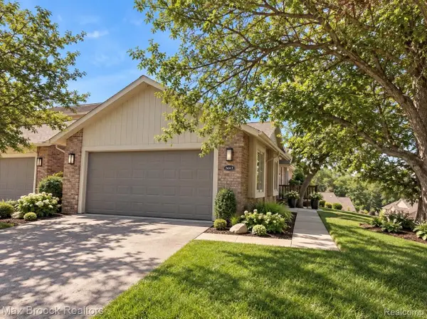 5663 Hillcrest Circle E #64, WestBloomfield, MI 48322