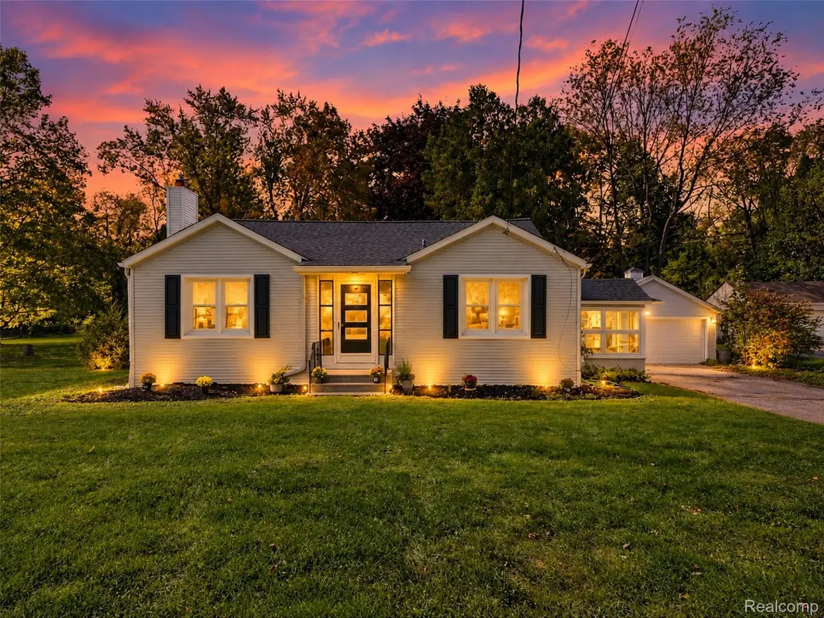 1493 Merry Road, Waterford, MI 48328 - #1