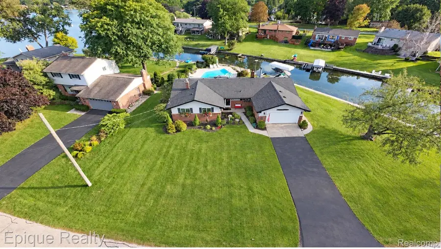3278 Schoolhouse Drive, Waterford, MI 48329 - #3