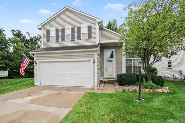 5207 Sandalwood Circle, GrandBlanc, MI 48439