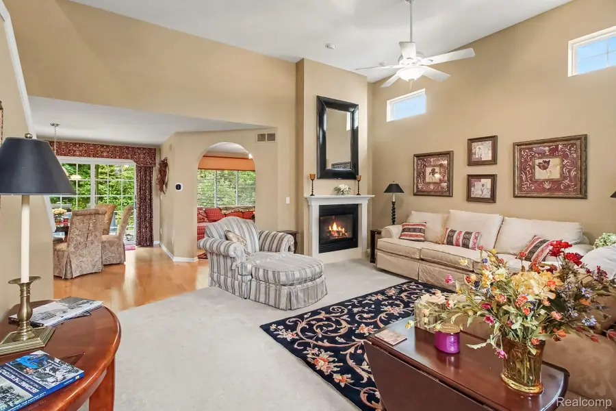 5207 Sandalwood Circle, Grand Blanc, MI 48439 - #3