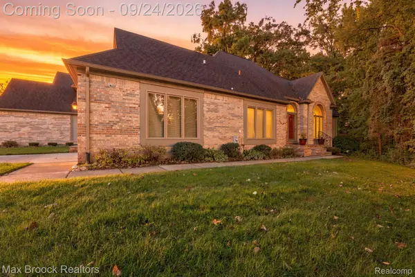 24585 Edgewood Drive, Novi, MI 48374