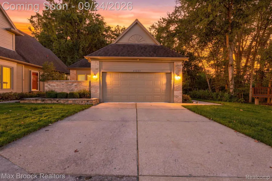 24585 Edgewood Drive, Novi, MI 48374 - #2