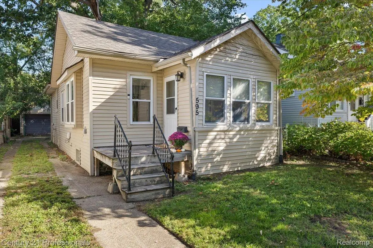 595 E Drayton Street, Ferndale, MI 48220 - #1