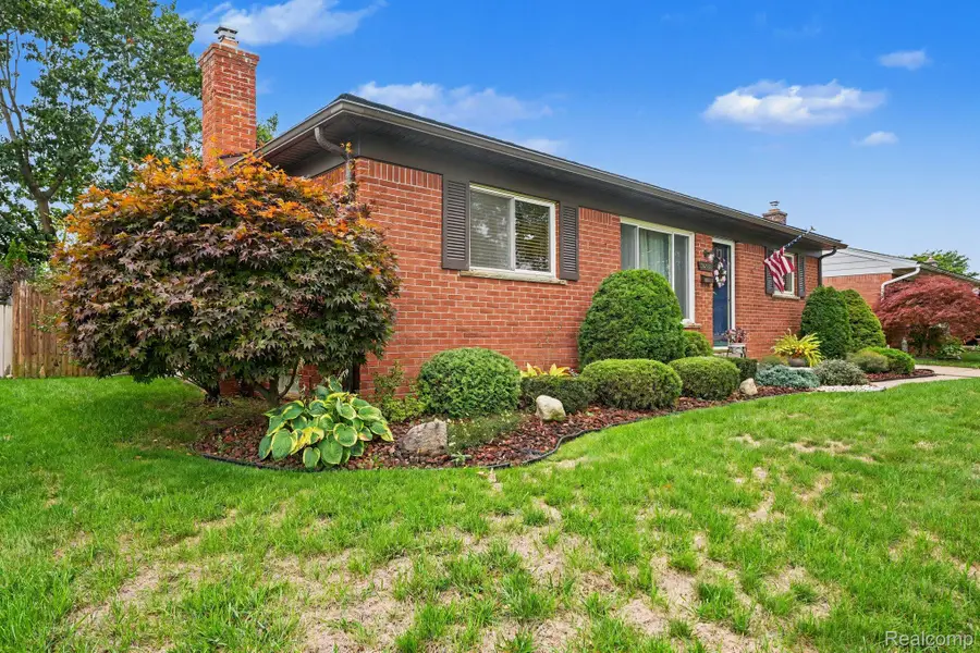 38729 Northfield Avenue, Livonia, MI 48150 - #2