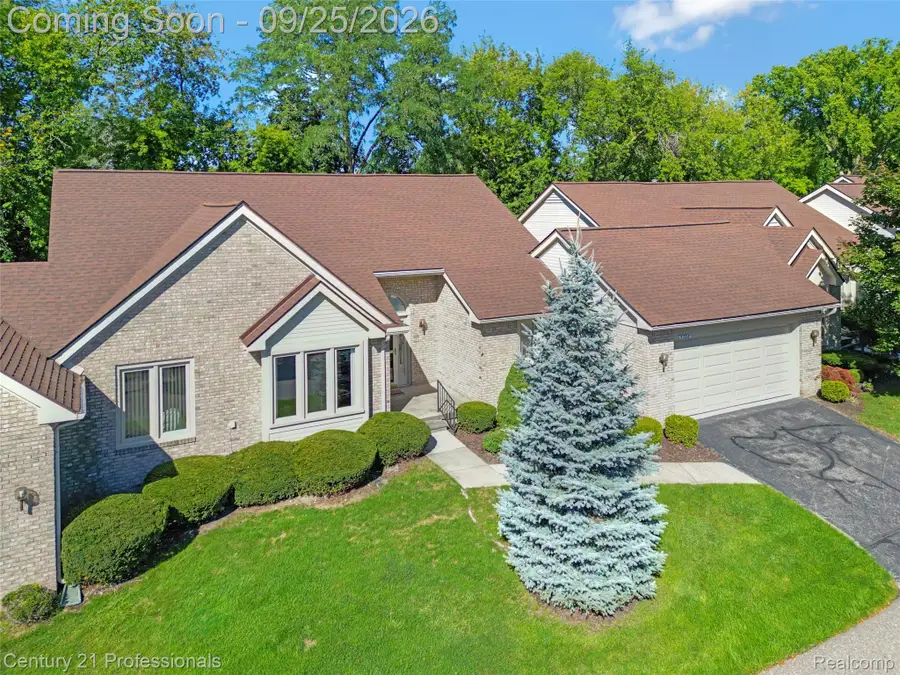 5388 Fairway Court, West Bloomfield, MI 48323 - #2