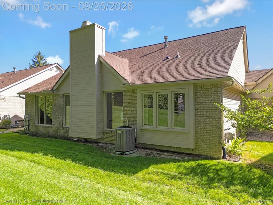 5388 Fairway Court, West Bloomfield, MI 48323 - #3