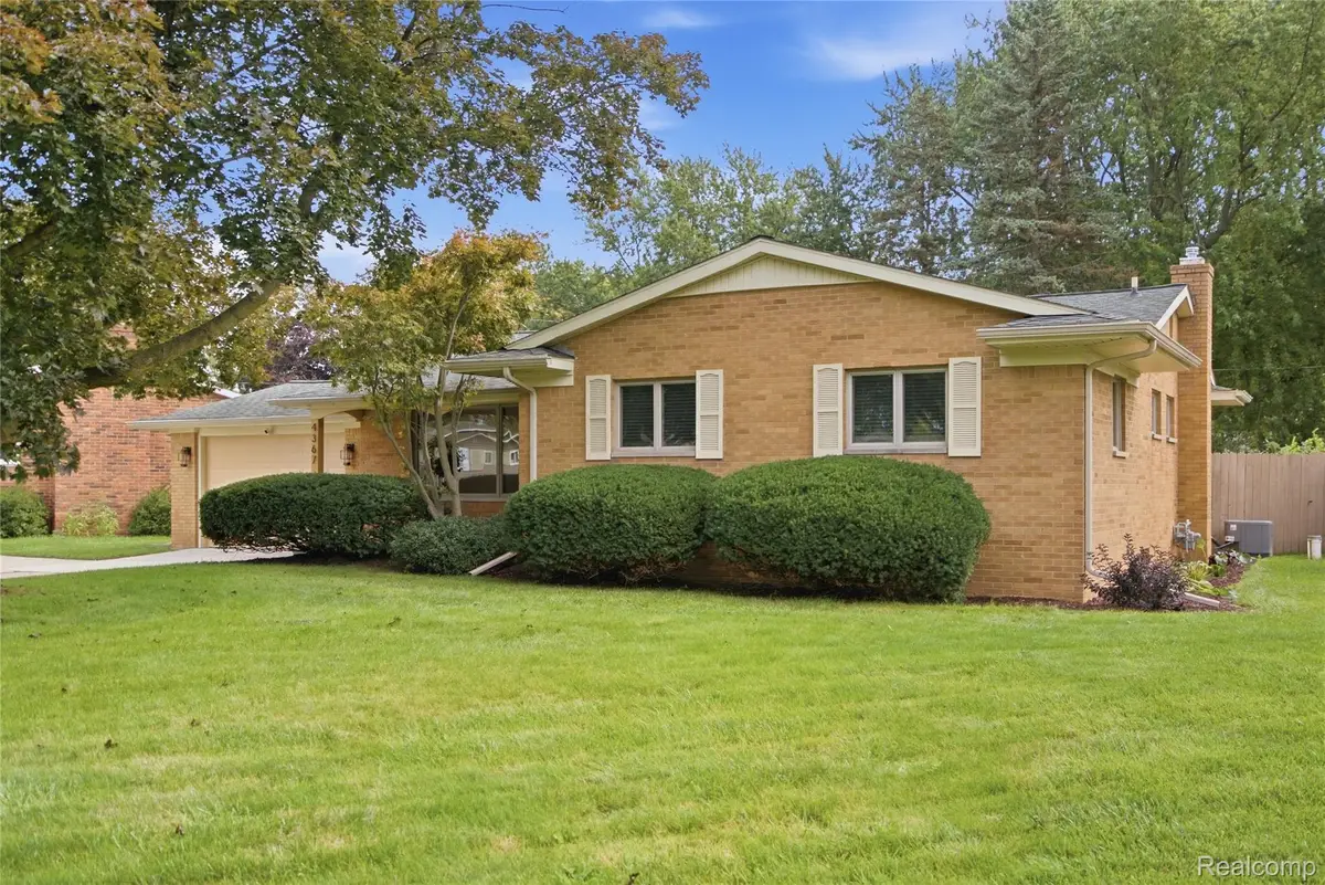 4367 Old Colony Drive, Flint, MI 48507 - #1