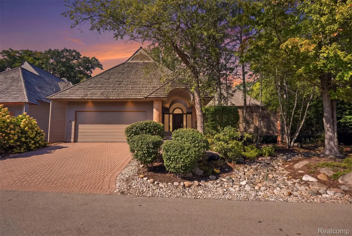 20 Scenic Oaks Drive N, Bloomfield Hills, MI 48304 - #1