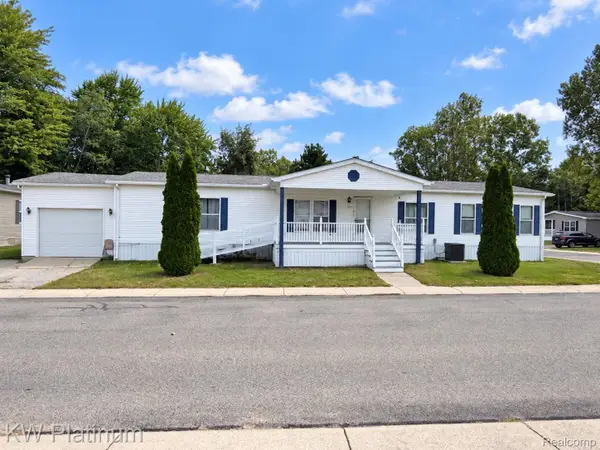 104 Deer Creek Drive, FortGratiot, MI 48059