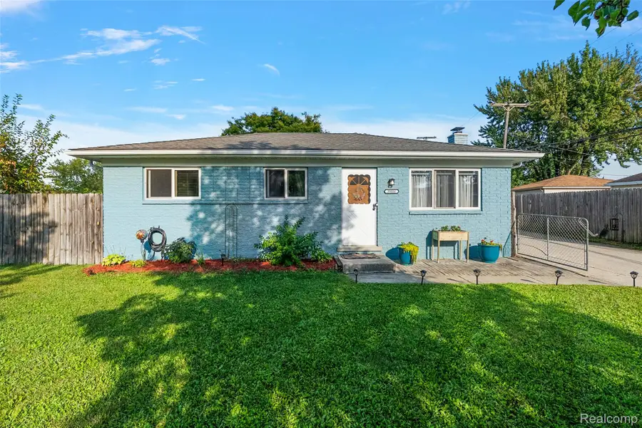 35038 Simon Drive, Clinton Township, MI 48035 - #2