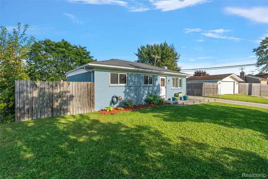35038 Simon Drive, Clinton Township, MI 48035 - #3
