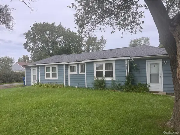 4900 Rossiter Avenue, Waterford, MI 48329