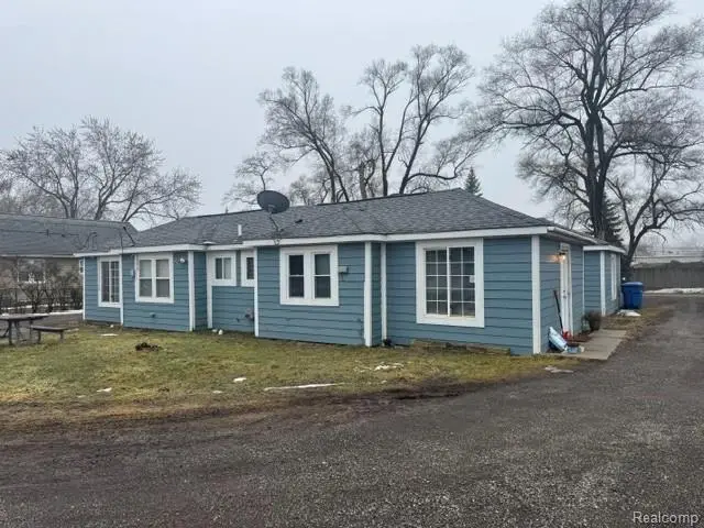 4900 Rossiter Avenue, Waterford, MI 48329 - #2