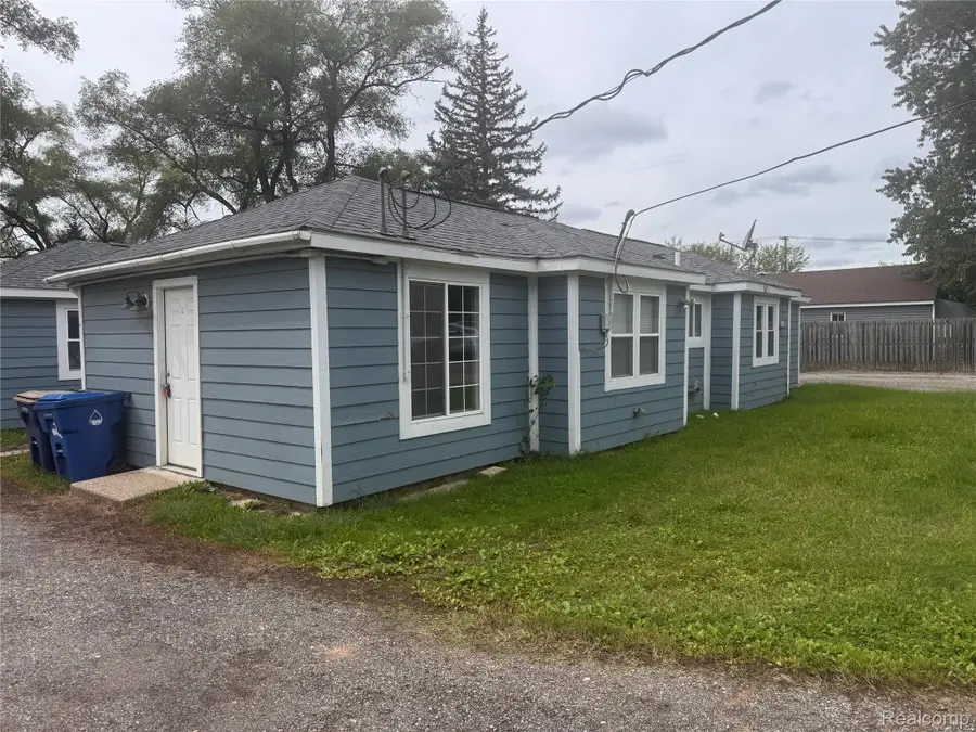 4900 Rossiter Avenue, Waterford, MI 48329 - #3
