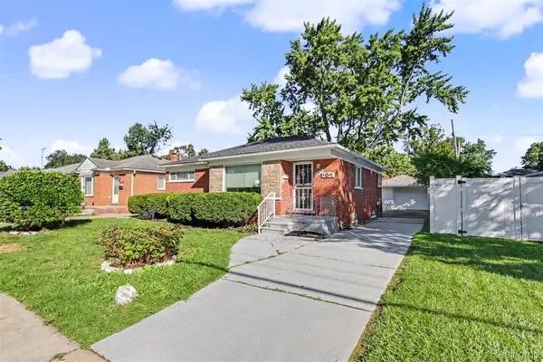 24936 Elmira, Redford, MI 48239