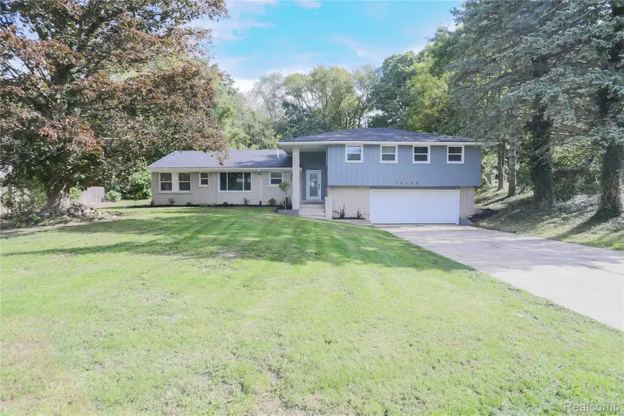 38598 Applewood Street, Clinton, MI 48036 - #2