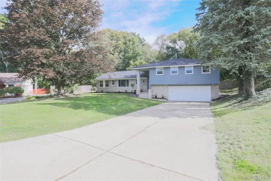 38598 Applewood Street, Clinton, MI 48036 - #3