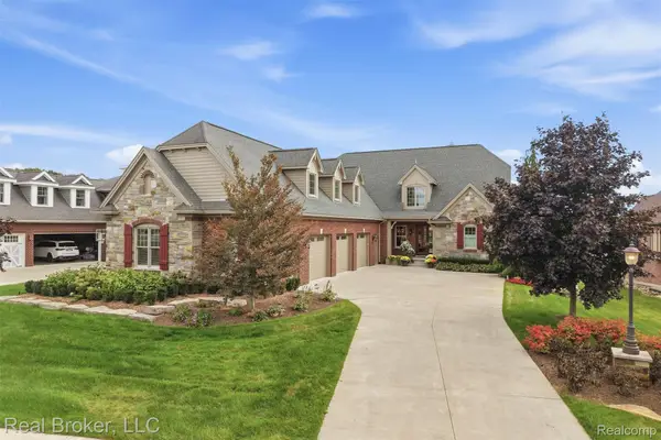 10423 Stoney Point Drive, SouthLyon, MI 48178