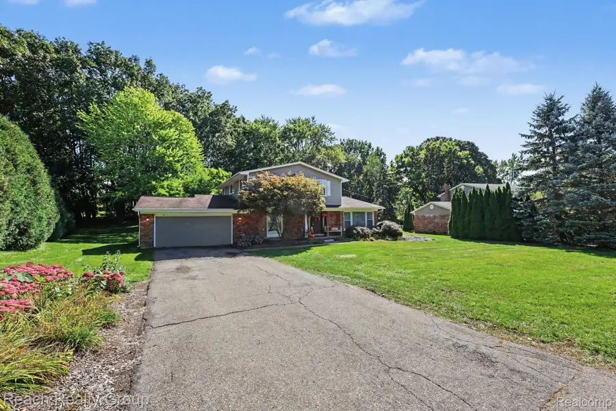 2553 Yorkshire Lane Lane, Bloomfield, MI 48302 - #2