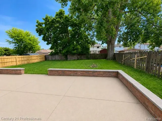 36730 Engleside Dr Drive, Sterling Heights, MI 48310 - #3