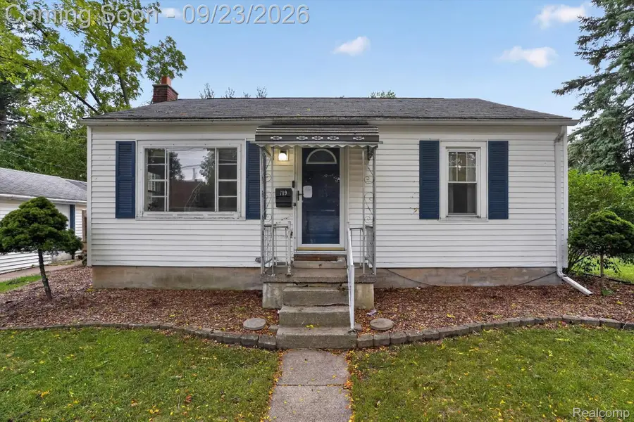 719 Poxson Avenue, Lansing, MI 48910 - #3
