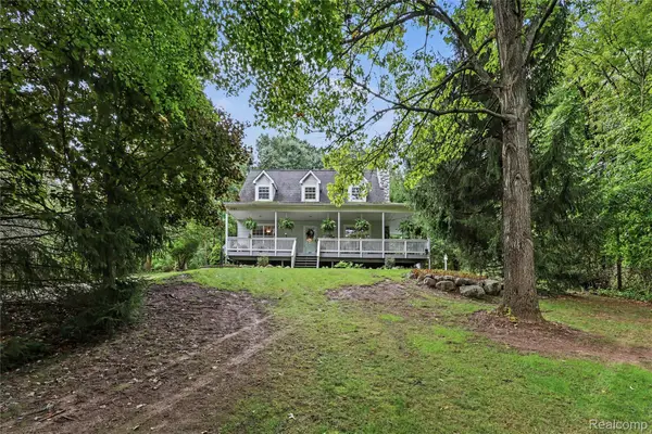 5169 Whipple Lake Road, Clarkston, MI 48348