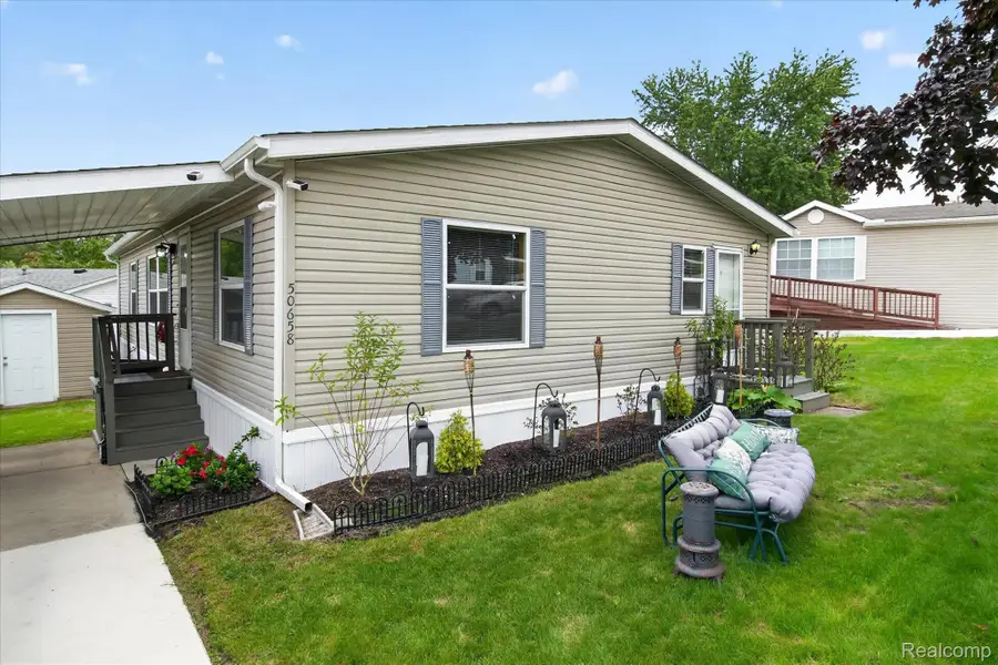 50658 S Tyler Dr, Plymouth, MI 48170 - #2