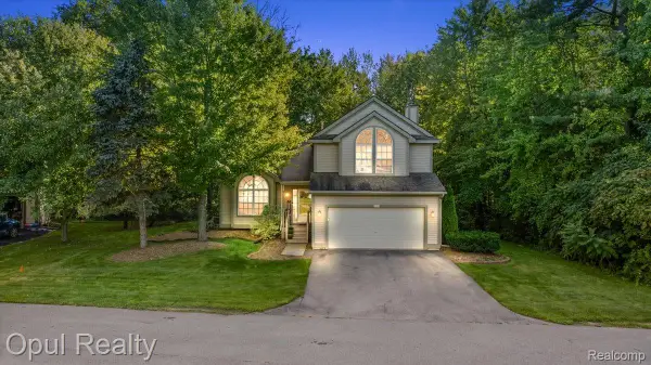 2730 Court Lane S, Howell, MI 48843