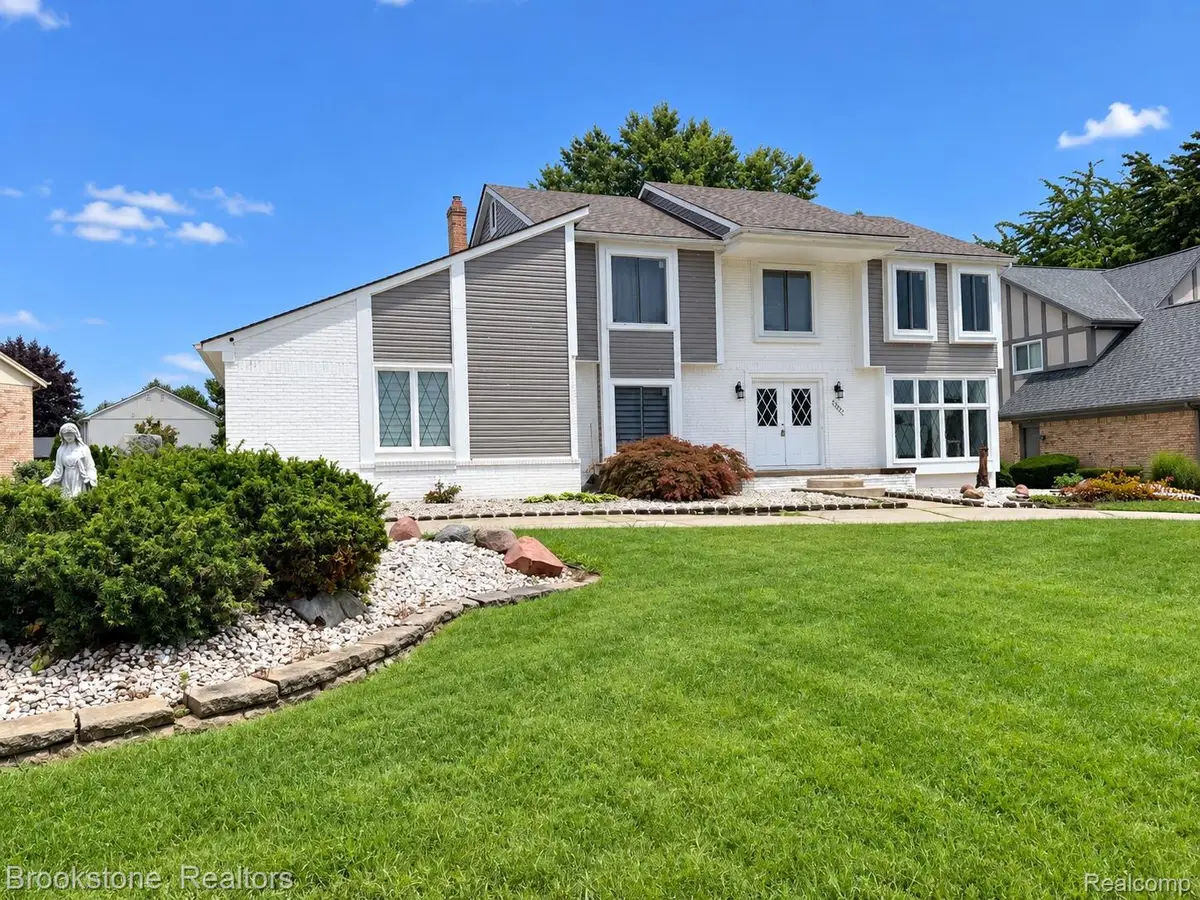 37627 Dorchester Drive, Farmington Hills, MI 48331 - #1