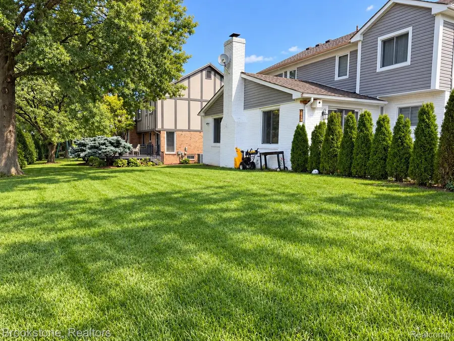 37627 Dorchester Drive, Farmington Hills, MI 48331 - #3