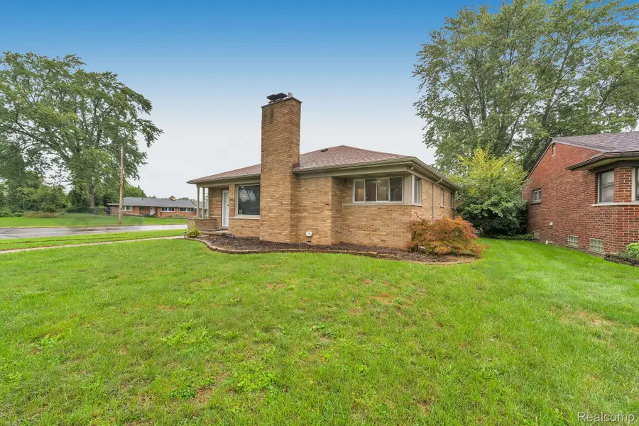 9458 Marion Crescent, Redford, MI 48239 - #3